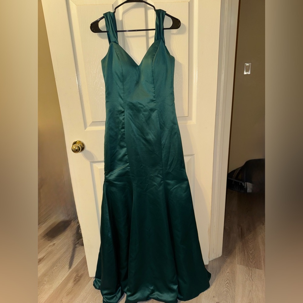 MORILEE Madeline Gardner Bridesmaids Dress size 6 Emerald color # 21583